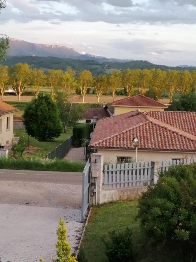 Gite Des Reguinelles Saint-Lattier Exterior photo